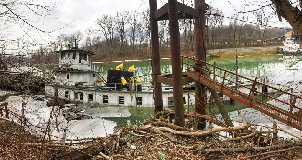 towboat Gate City sunk in Big Sandy