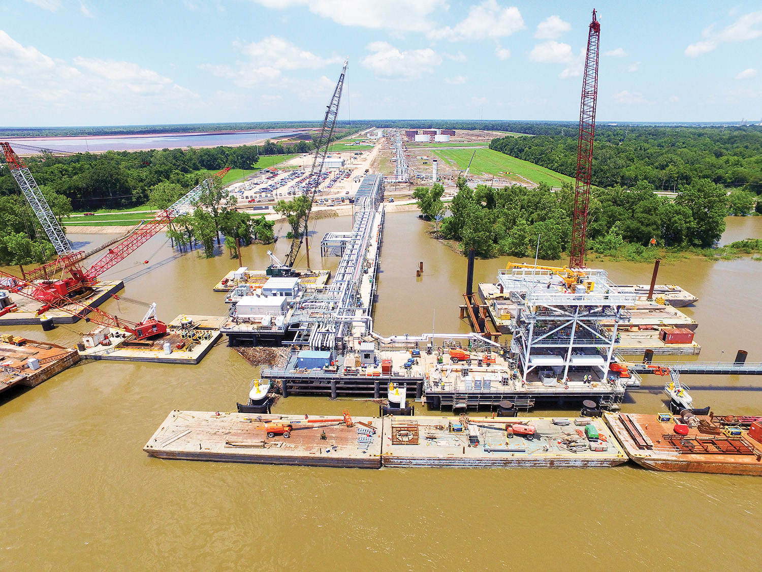 Massman completed the construction of five over-the-river structures at Pin Oak Terminal’s first dock in Mt. Airy, La. The 900-foot dock is capable of loading Suezmax vessels and has up to six barge berths at Mile 144.1 on the Lower Mississippi River. (Photo courtesy of Massman Construction Company)