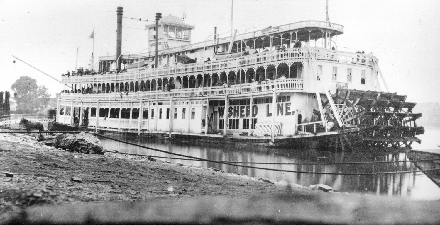 The G.W. Hill at an Upper Mississippi River landing.