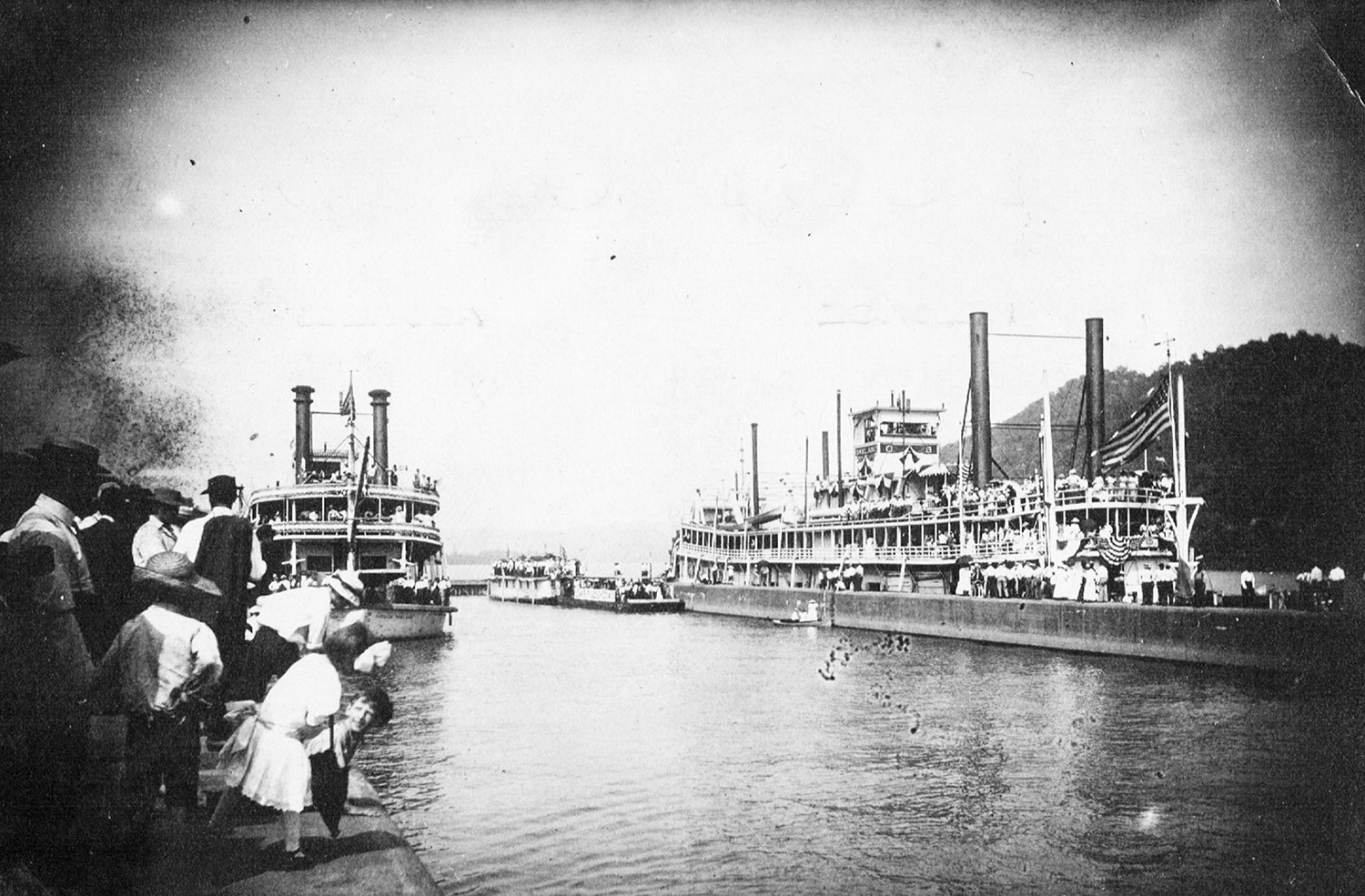 The towboat Oakland at the dedication of Ohio River Lock and Dam 11 on July 6, 1911. (Keith Norrington collection)