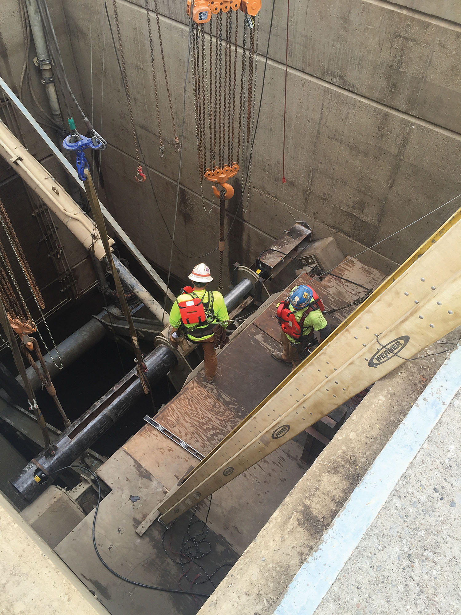 C.J. Mahan Construction Company completed several projects at Olmsted from 2014 to 2016. Some of the projects included the replacement of hydraulic cylinders on eight miter gates and culvert valves in the lock chambers and the installation of an automated control system for locking operations.