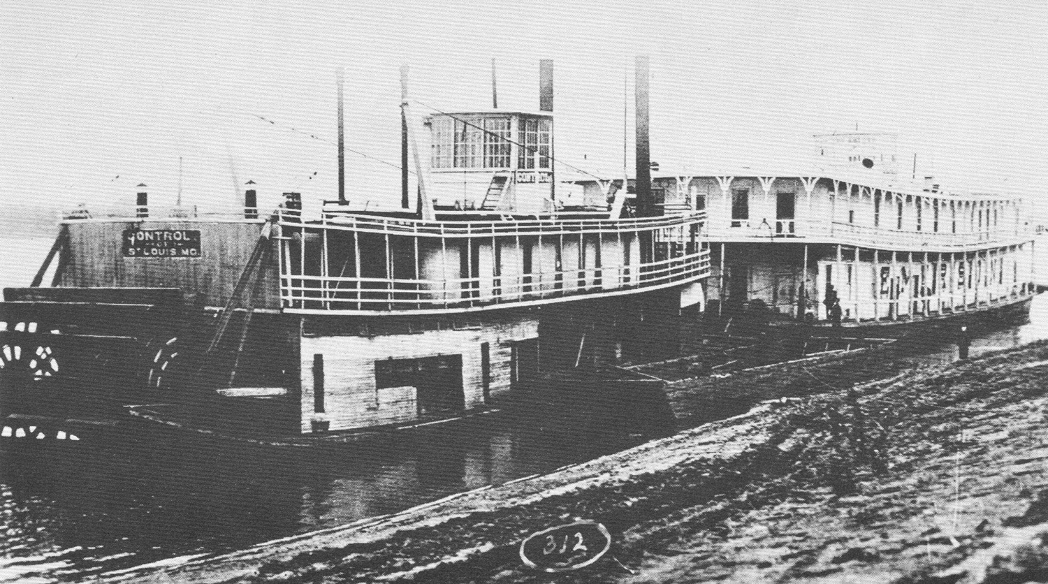 The towboat Control (1904-1921) with the Goldenrod Showboat. (Keith Norrington collection)