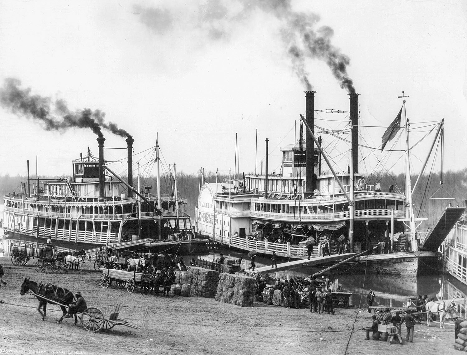 The packets Belle of Calhoun (left) and Belle of the Bends at the Vicksburg waterfront in 1906. (Photo from Keith Norrington collection.)