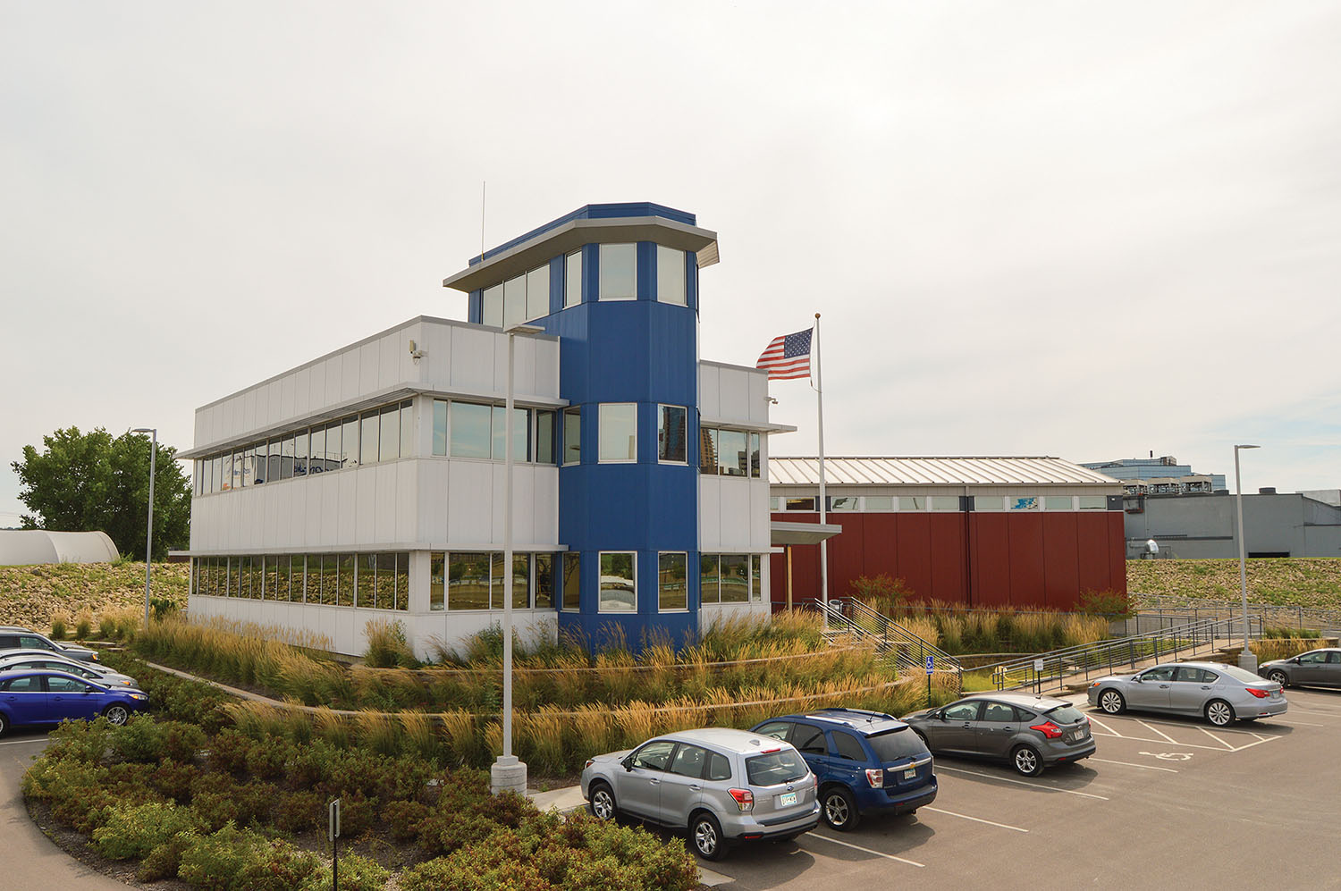 New headquarters building of Upper River Services is designed to create an image of the working river. (Photo courtesy of Upper River Services)