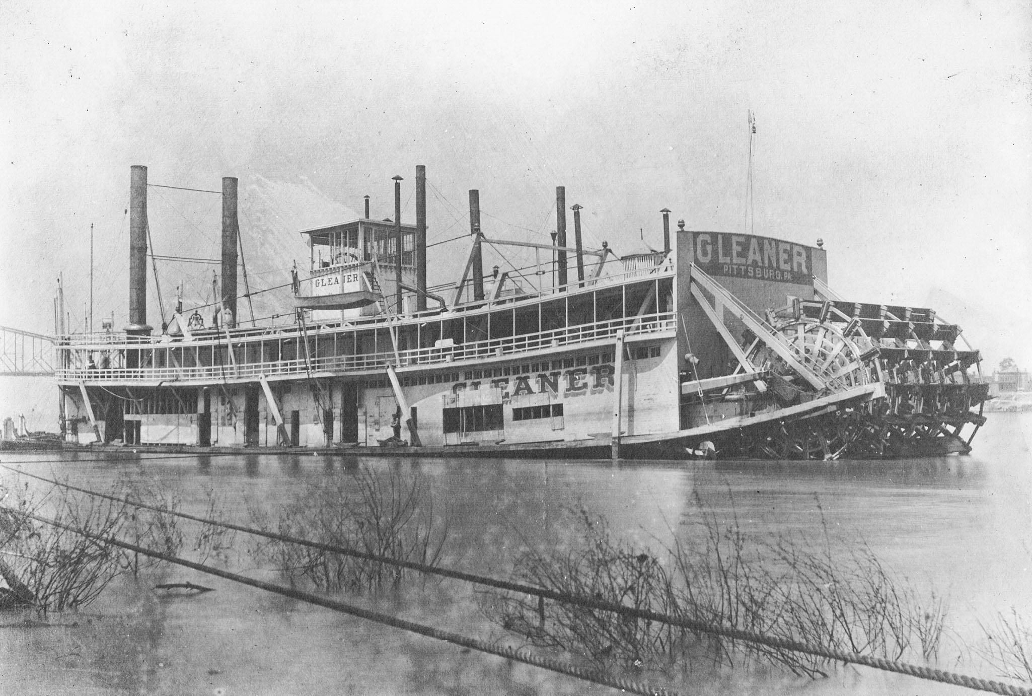 The towboat Gleaner at a landing. (Keith Norrington collection)