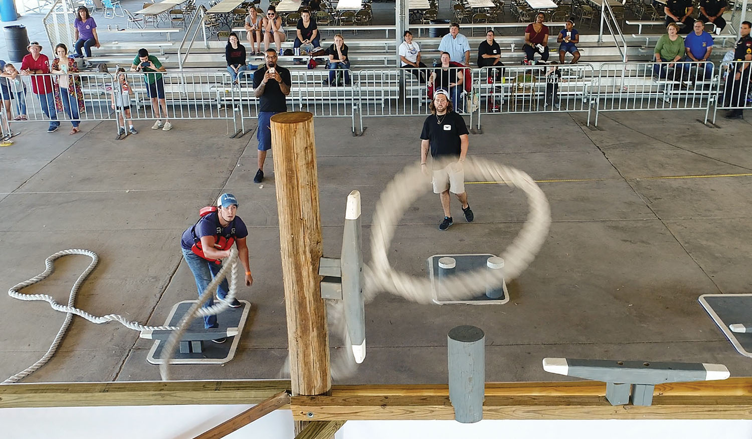 Hobie Johnson with Pine Bluff Sand and Gravel attempts a left handed throw to catch a vertical kevel on the main Maritime Throwdown course October 13. (Photo by Frank McCormack)