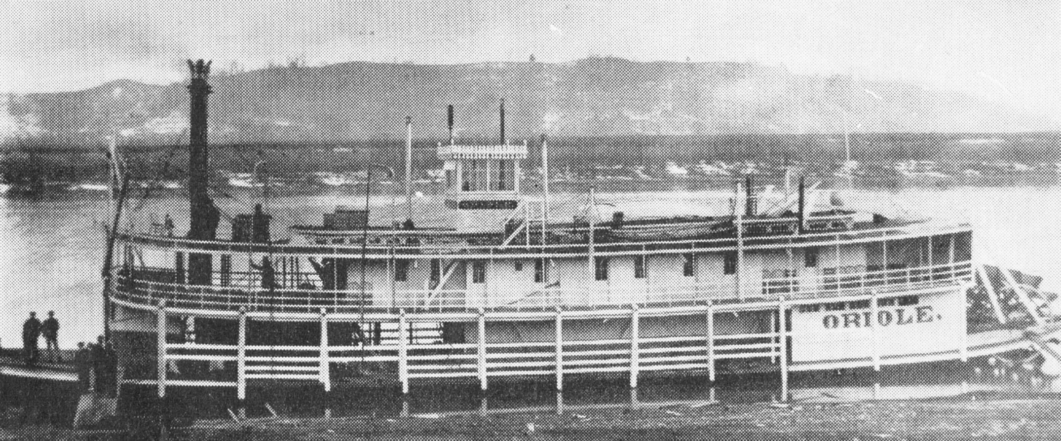 The Oriole at an Ohio River landing. (Keith Norrington collection)