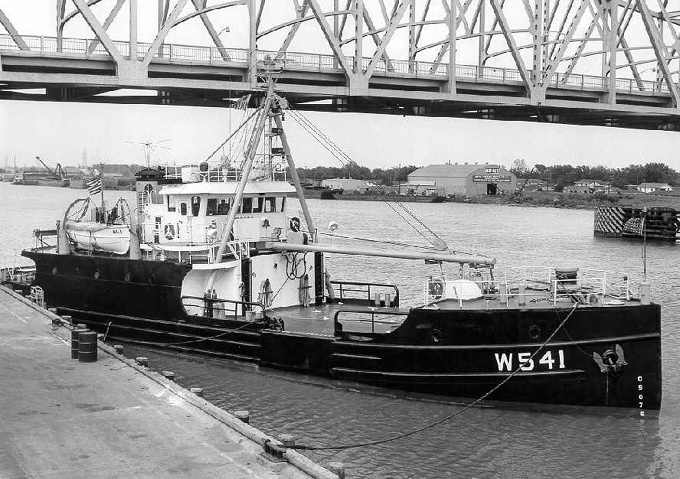 The White Alder departing Coast Guard Base New Orleans in the Industrial Canal.