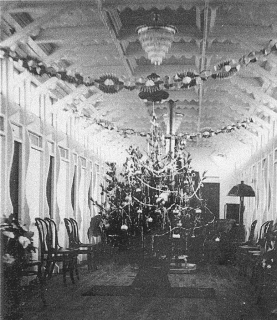 The cabin of the Chris Greene decorated for Christmas. (Keith Norrington collection)