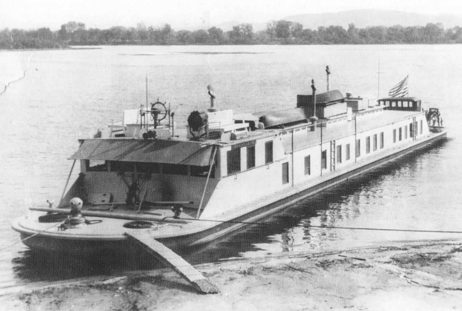 The Polly at a landing. Note the Ford Model T at the stern. (Keith Norrington collection)