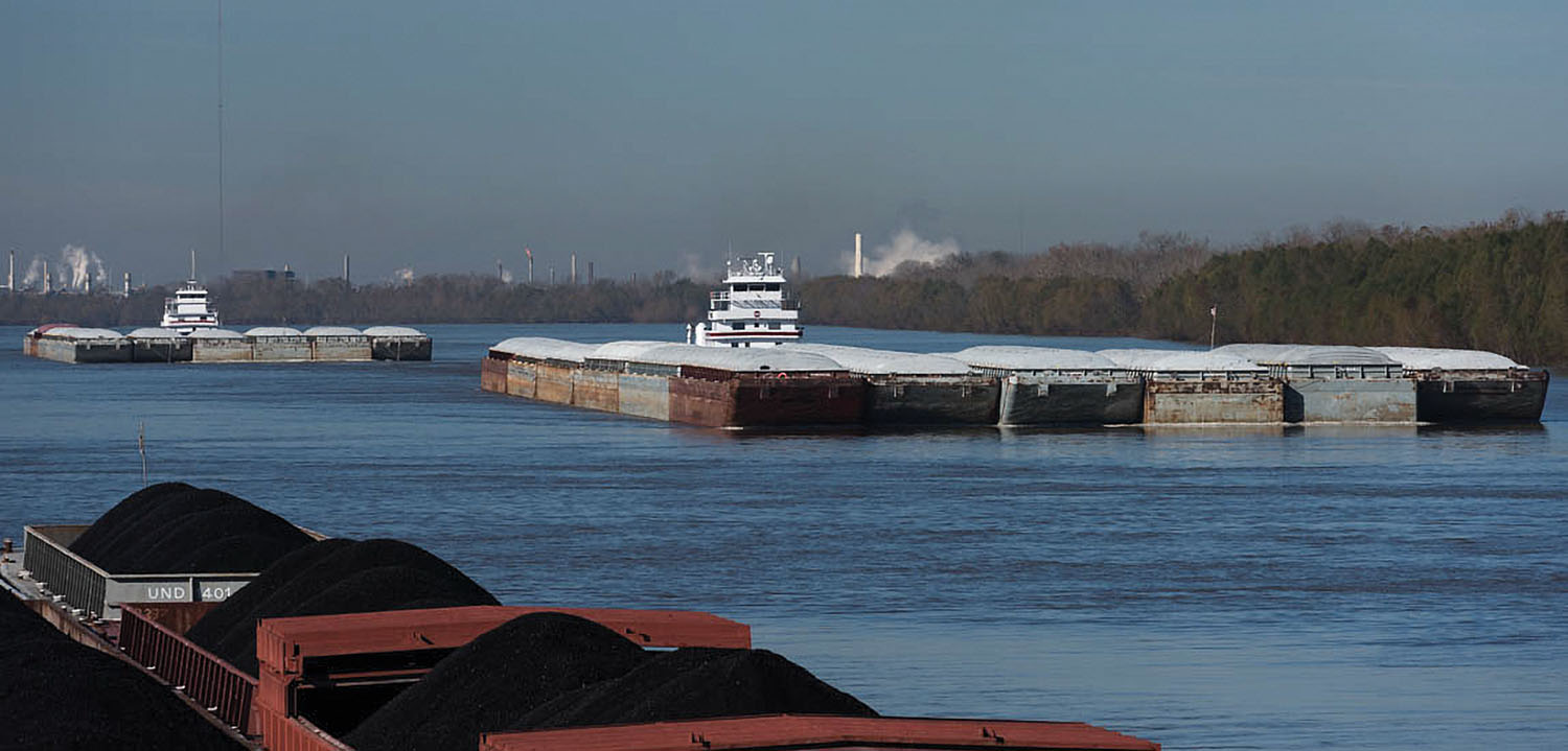 Trade negotiations, the future of coal and a new Congress are among the wildcards that make it difficult to predict the fortunes of the barge industry this year. (Photo by Rev. David Rider)