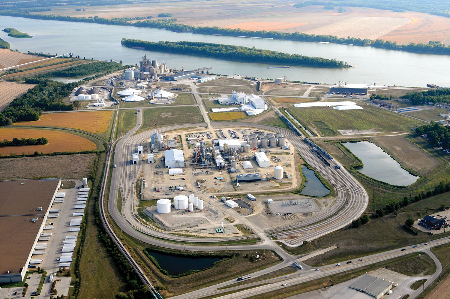 The port has nearly 1,240 acres of land and 8,000 linear feet of riverfront, with more than 600 acres of greenfield industrial sites available for development. (Photo courtesy of Port of Indiana—Mount Vernon)