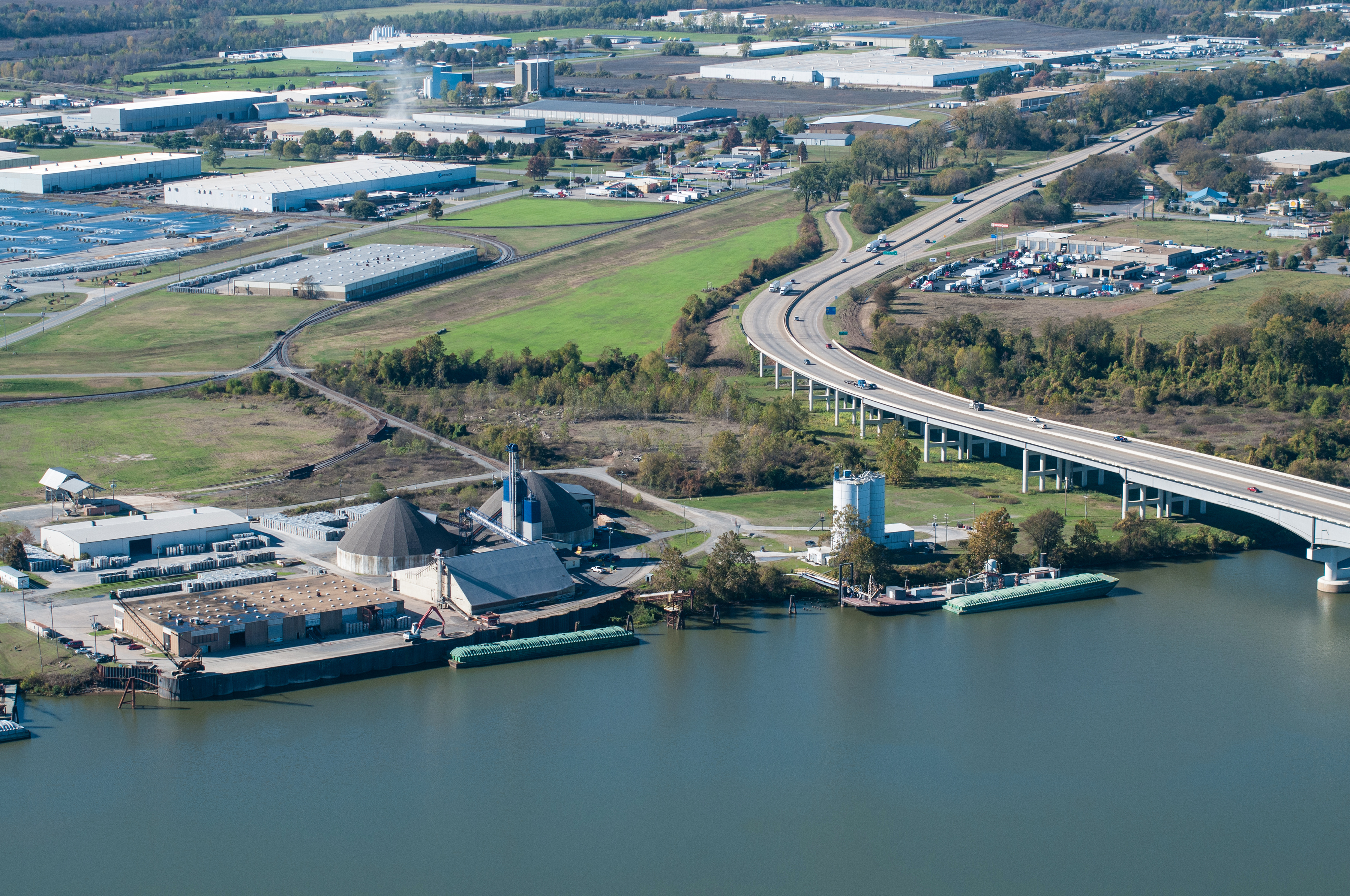 The Port of Little Rock is situated on a 2,640-acre industrial park with rail, road and river connections. The port employs approximately 4,000 people.