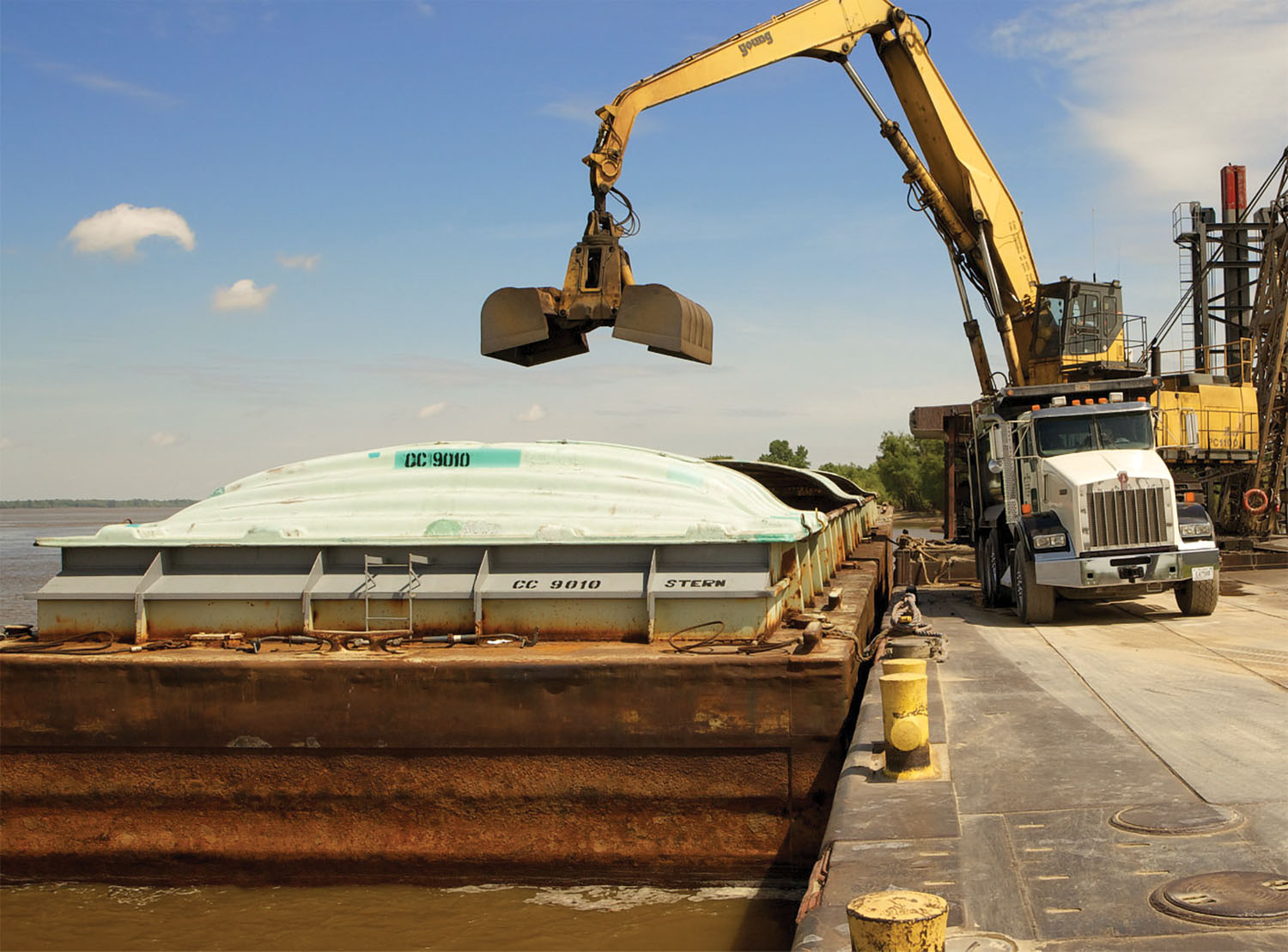 While there are a few FTZs in the Memphis area, Fullen Dock said that it is the only one with river terminal and warehousing services. (photo courtesy of Fullen Dock & Warehouse)