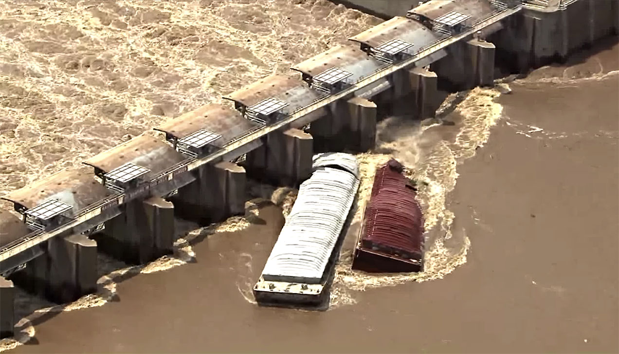 Screen shot of KFOR-TV video of barges hitting Webbers Falls Dam on May 23.