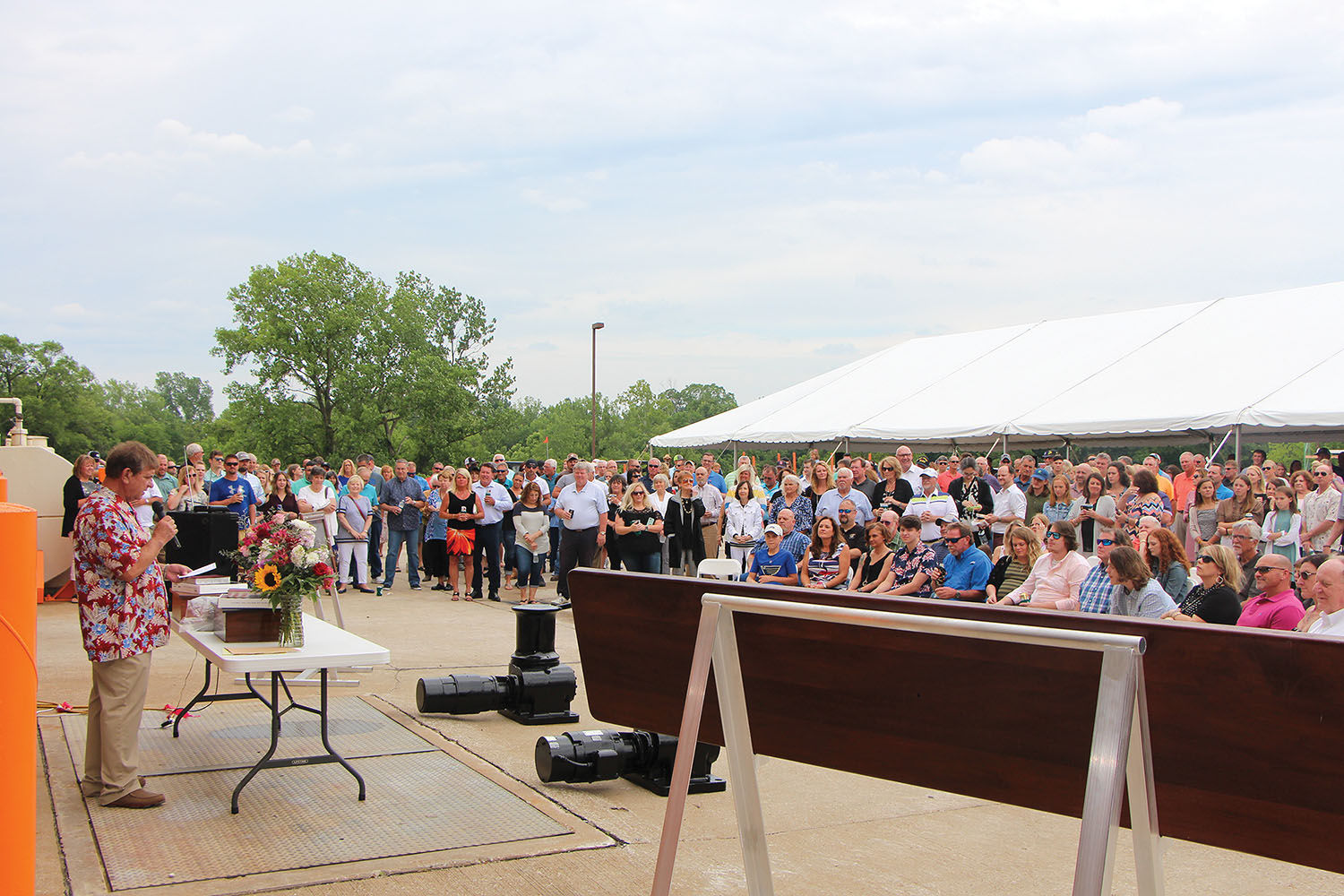 Mike Luhr, large crowd