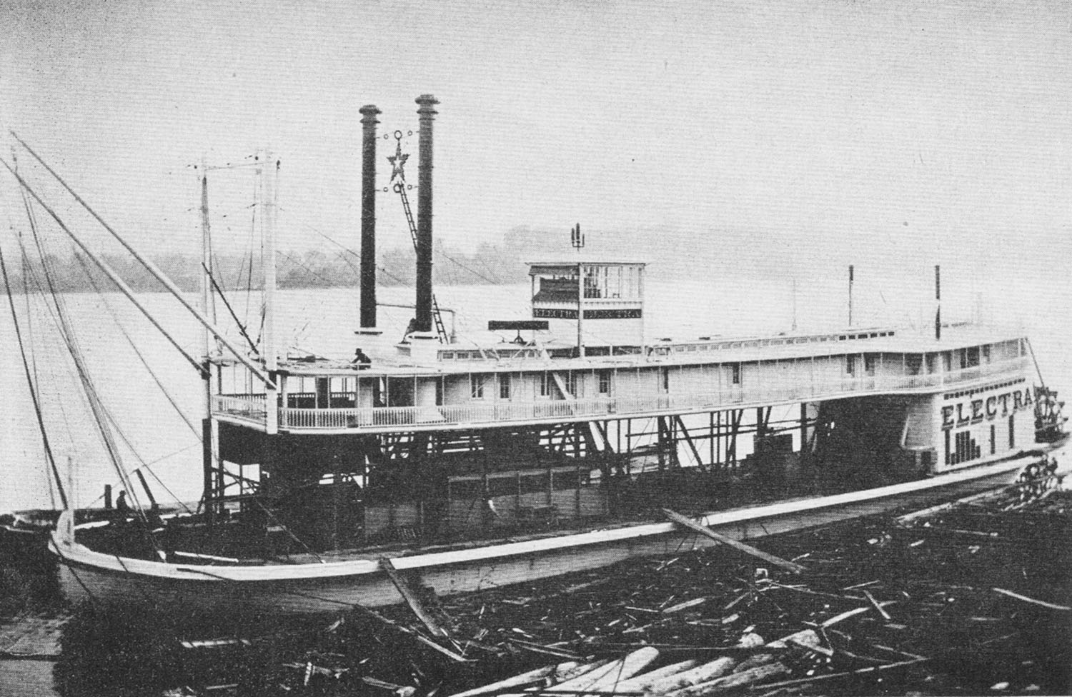 The Electra as a new boat at the Howard Shipyard, Jeffersonville, Ind., 1897. (Howard Steamboat Museum collection)