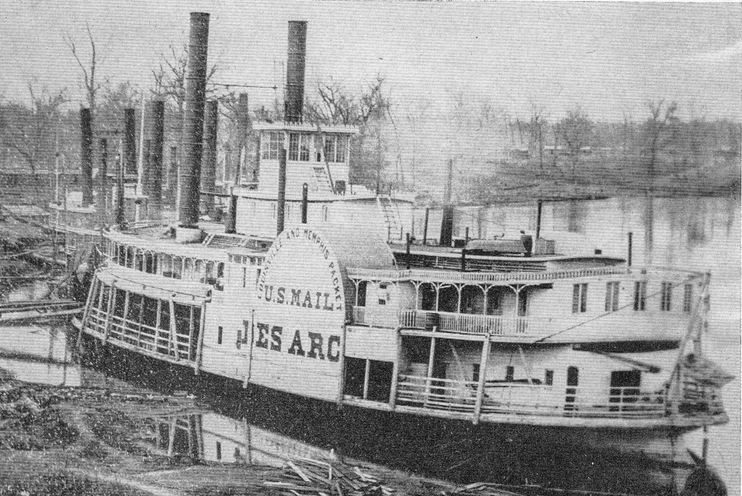 The steamer Des Arc at a White River landing in Arkansas.