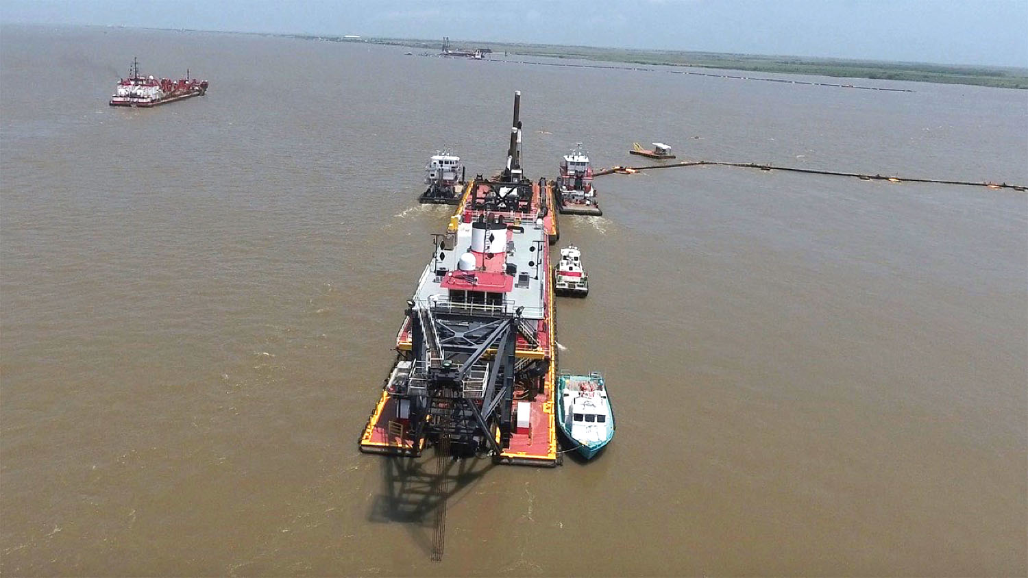 Cutterhead dredge working at HDDA and pumping to Sawdust Bend. (Photo courtesy of Big River Coalition/PJ Hahn)