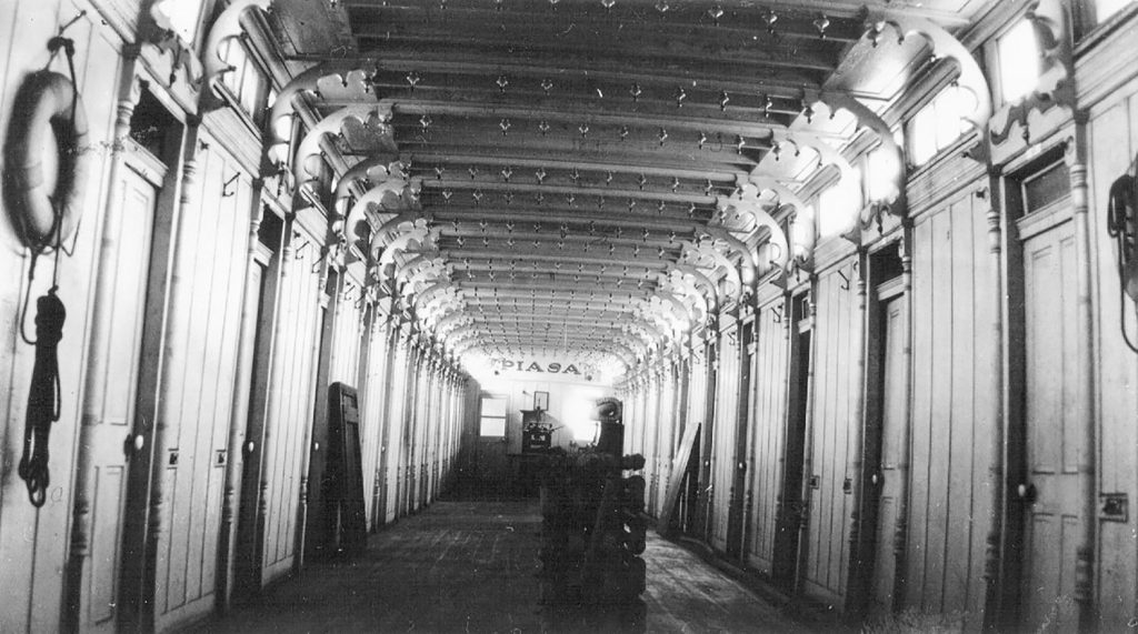 The cabin of the retired steamboat Piasa. (Photo by Ruth Ferris; Keith Norrington collection)