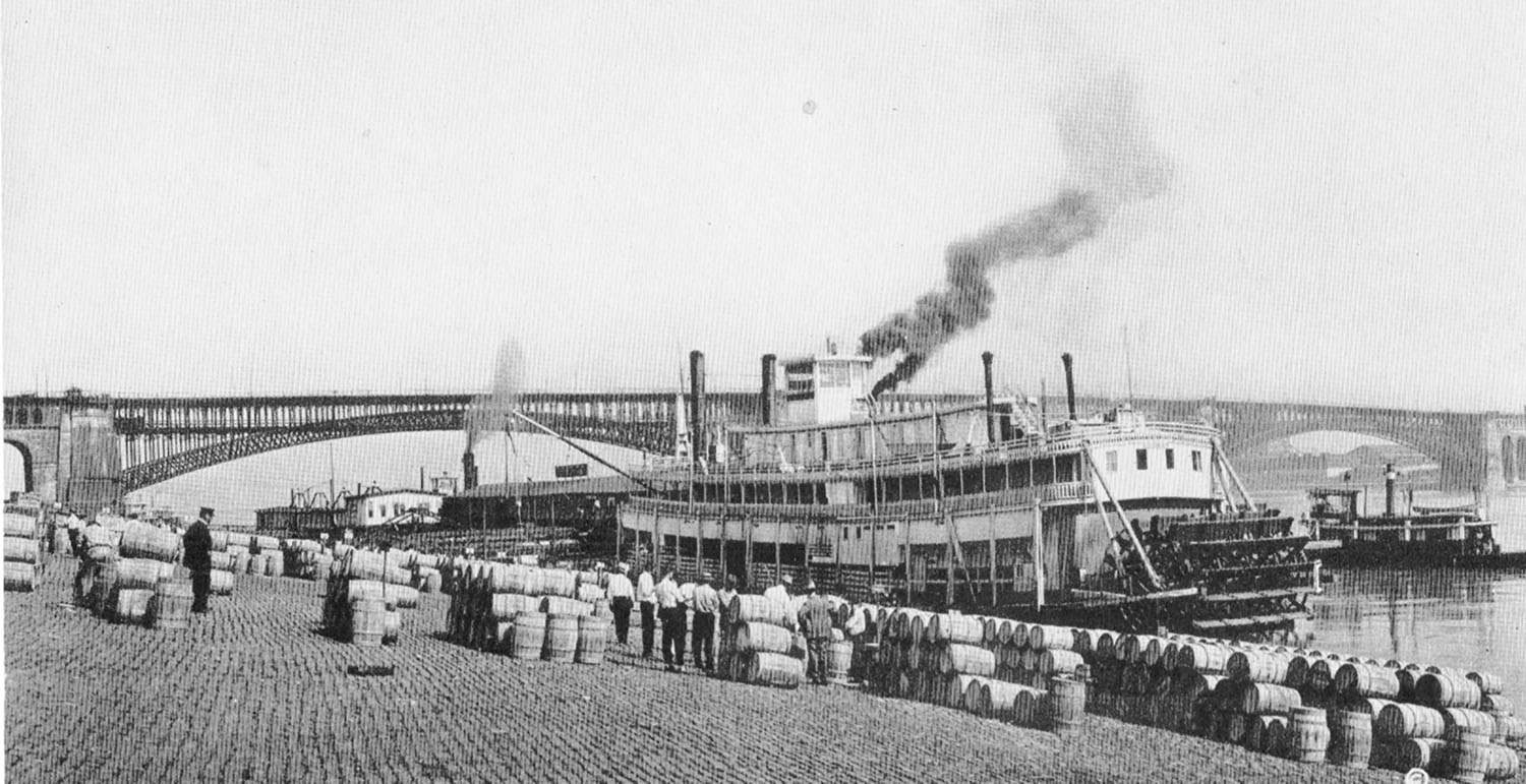 The Piasa unloading barrels of apples at the St. Louis levee. (Keith Norrington collection)