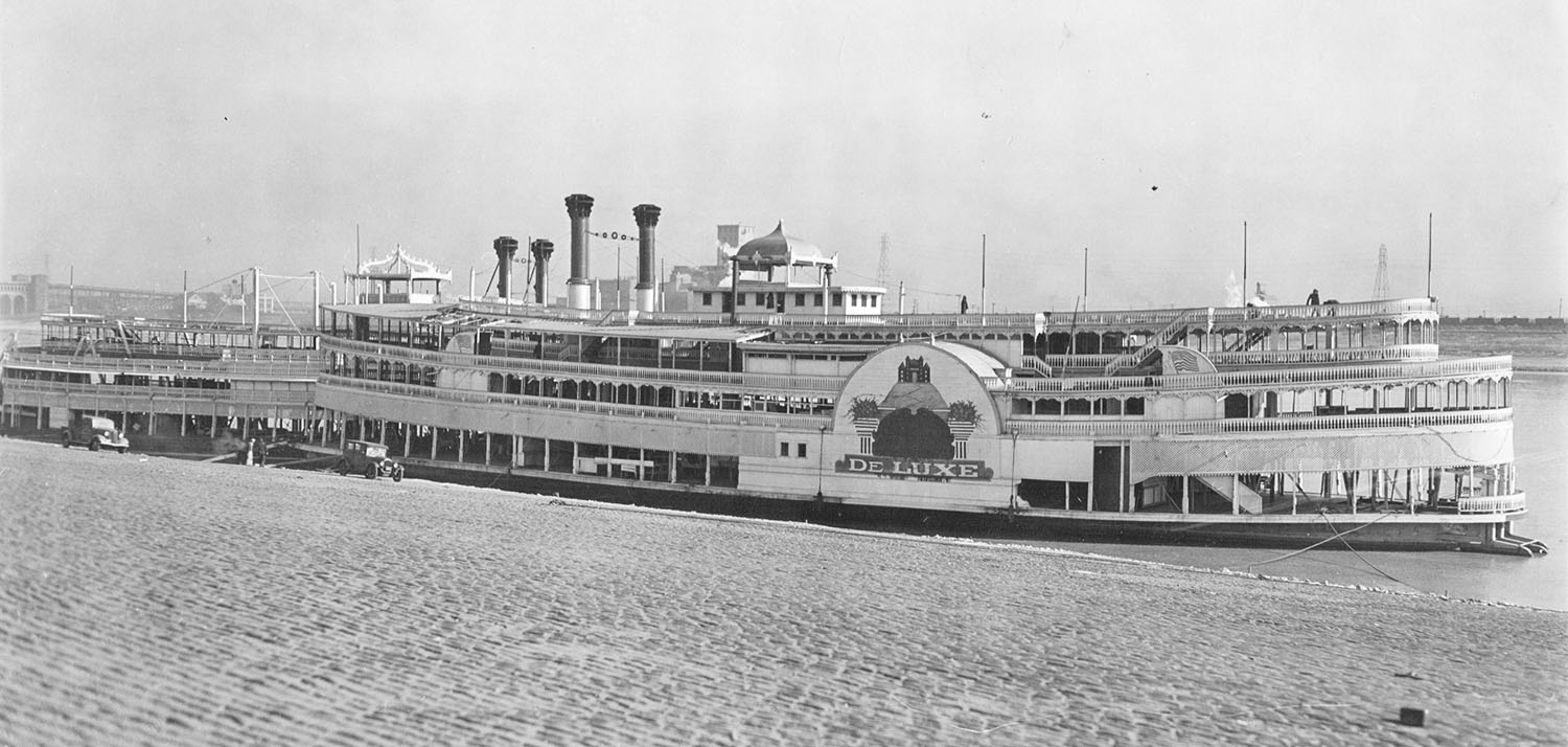 The retired Streckfus excursion steamboats Washington (left) and J.S., at the St. Louis levee in December 1938. (Keith Norrington collection)