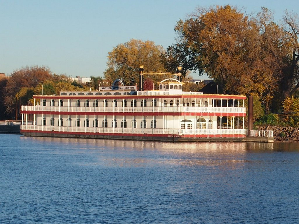 After Flood Postponement, Showboat Moves To New Home