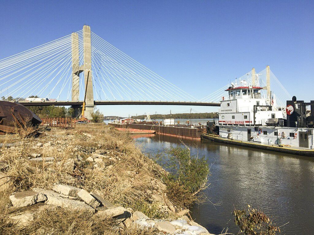 Excell Marine’s mv. Randy Anderson departs Cape Girardeau, Mo., on November 13 with floating assets that had belonged to Missouri Dry Dock and Repair Company Inc. Missouri Dry Dock sold the assets to McNational Inc. of South Point, Ohio, as part of a private sale. Missouri Dry Dock is retaining its machine shop and propeller shop. (Photo by Rob Erlbacher II)