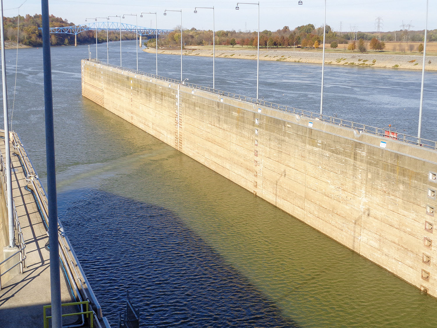 Diagonal line of bubbles across lock chamber shows the location of the Bio-Acoustic Fish Fence at Barkley Lock. (Photo by Shelley Byrne)