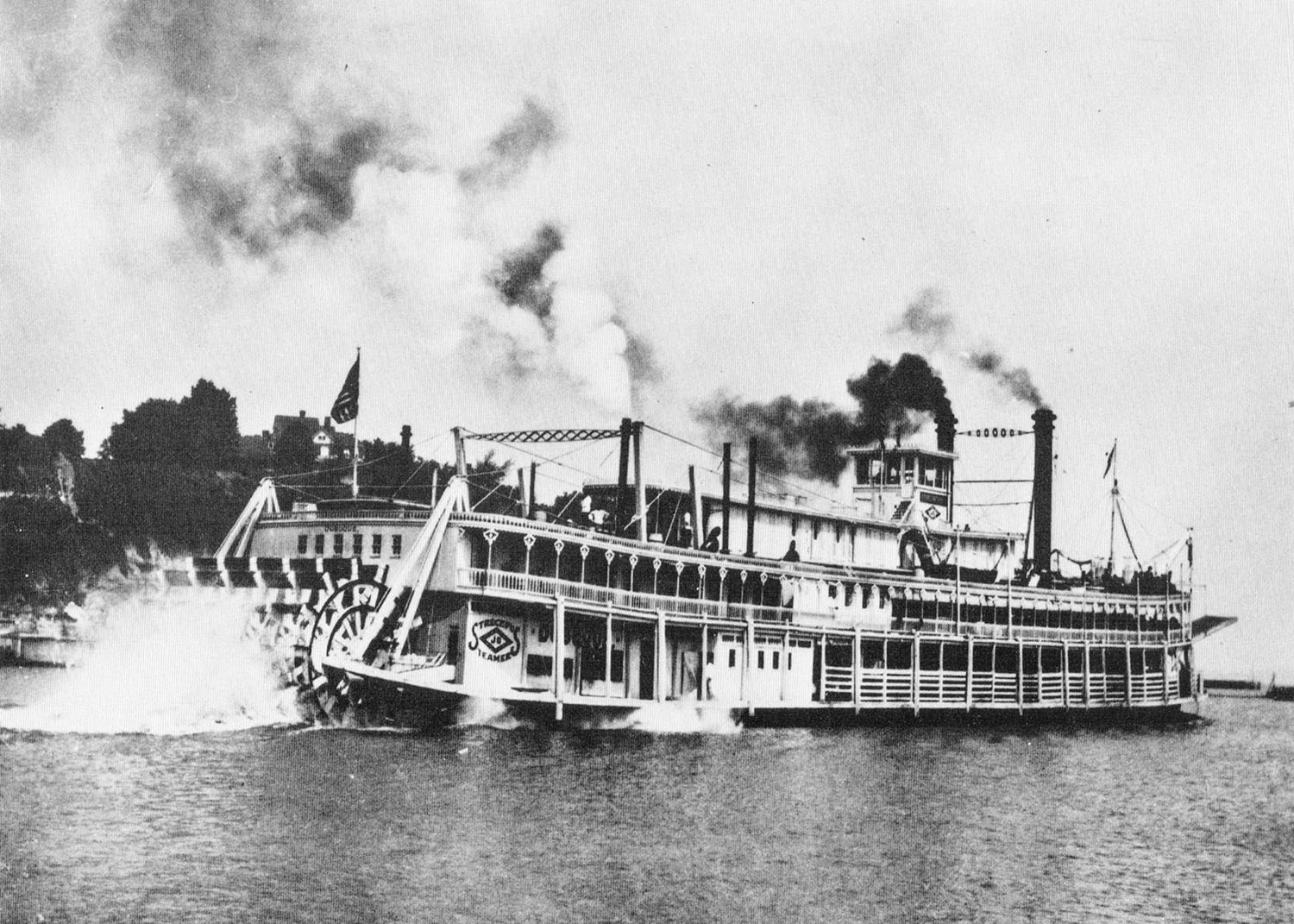 The Dubuque underway on the Mississippi River. (Keith Norrington collection)