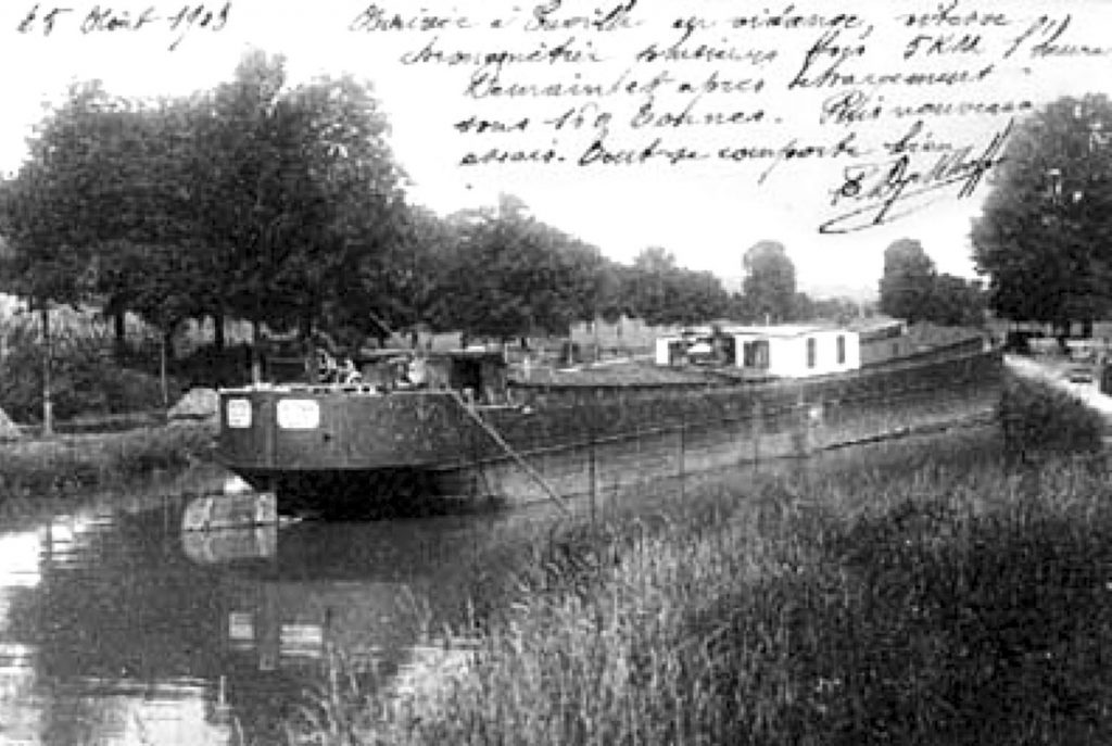 A 1903 postcard showing the self-propelled barge Petit Pierre. The postcard is signed by one of the engineers who designed and developed the barge’s unique diesel engine.