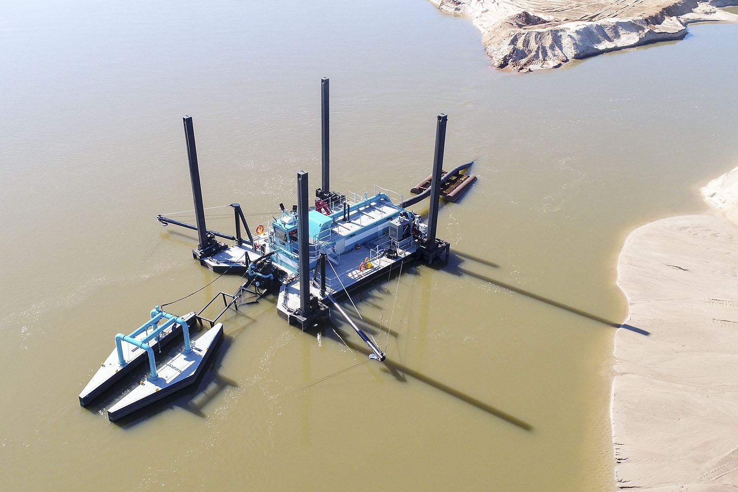 DSC Dredge’s new cutter suction dredge design, called the “Sharkuda,” is a wide format swinging ladder dredge that features a spud glider system that allows the unit to move while continuing to dredge.