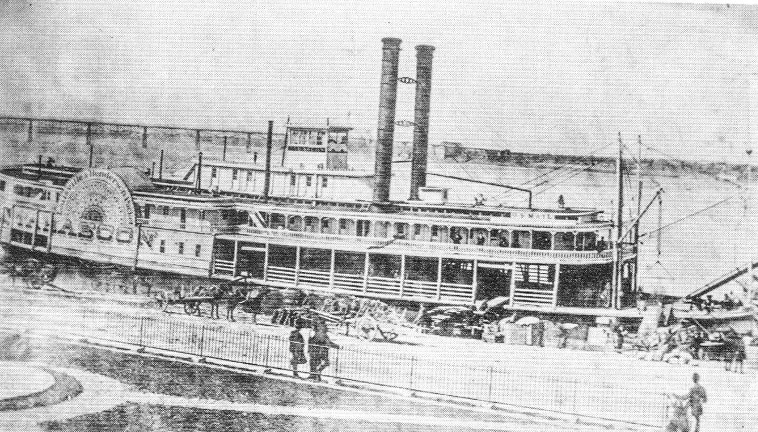 The sidewheeler Tarascon at the Louisville levee. (Keith Norrington collection)