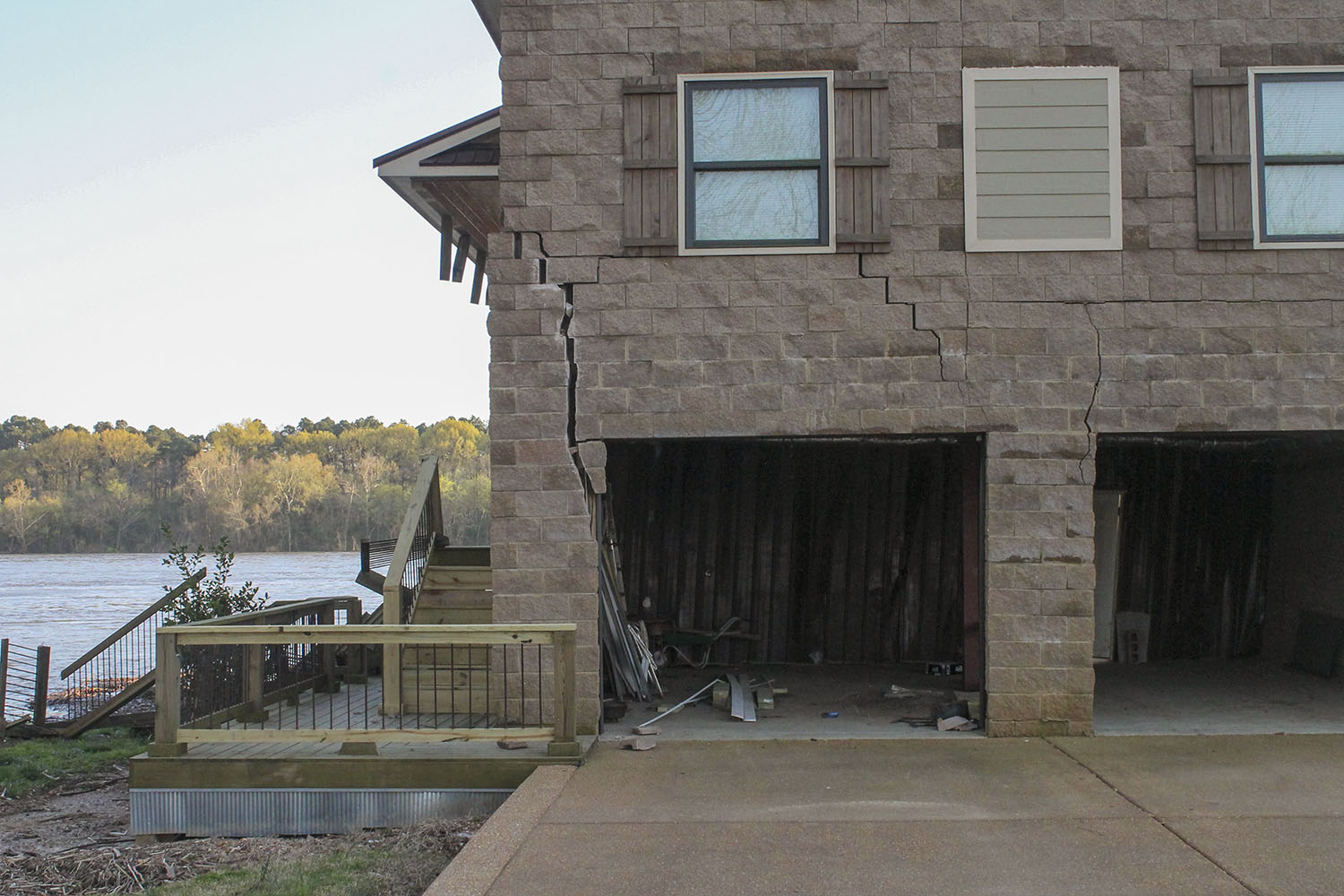 Large cracks are evident after 14 barges broke away from a towing vessel March 26 and hit a house on the Tennessee River in Savannah, Tenn. (Photo by R. Kelly Jordan, The Courier)