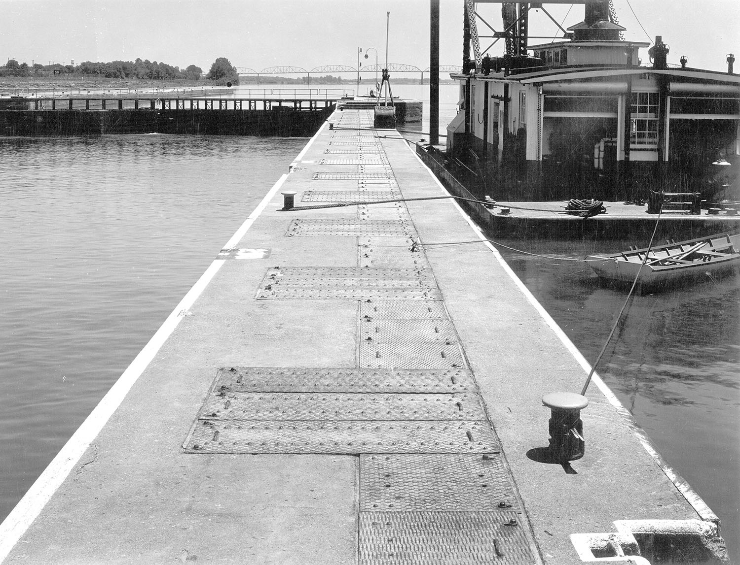 LD 559 works at Lock and Dam 52, near Brookport, Illinois, in May 1949. The maneuvering boat is the last of its kind in operation on the Ohio River. As it is no longer needed with the opening of the Olmsted Locks and Dam, the U.S. Army Corps of Engineers is looking to find a home where the vessel can be displayed for historical purposes, either on land or in the river. (Photo courtesy of the Louisville Engineer District)