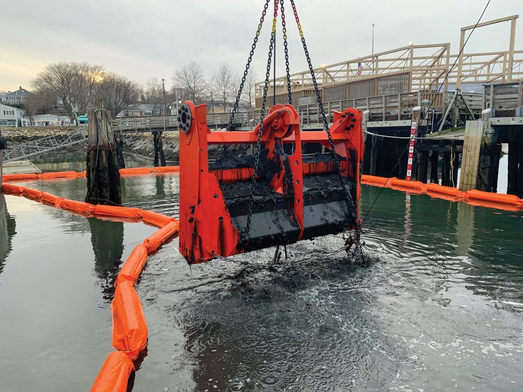 The Cable Arm Environmental bucket is designed to efficiently cover a large dredge footprint.