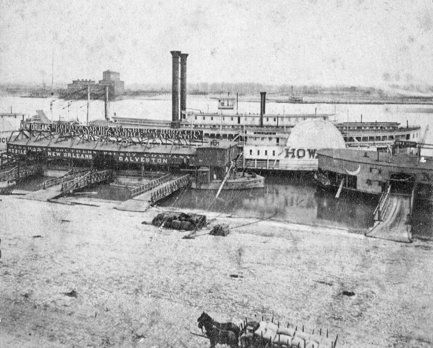 The James Howard at a St. Louis wharfboat in the 1870s. (Keith Norrington collection)