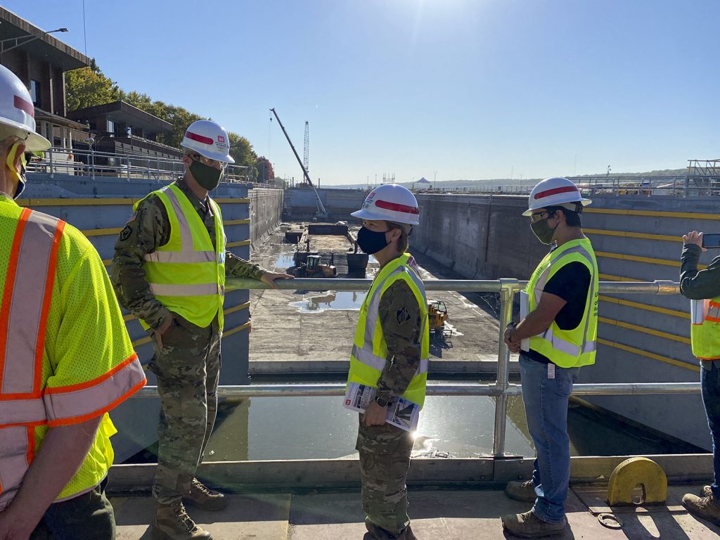 Col. Steve Sattinger, commander of the Rock Island Engineer District, and Commanding General Diana Holland touring the Starved Rock Lock project site. (Photo courtesy of Alberici Constructors)
