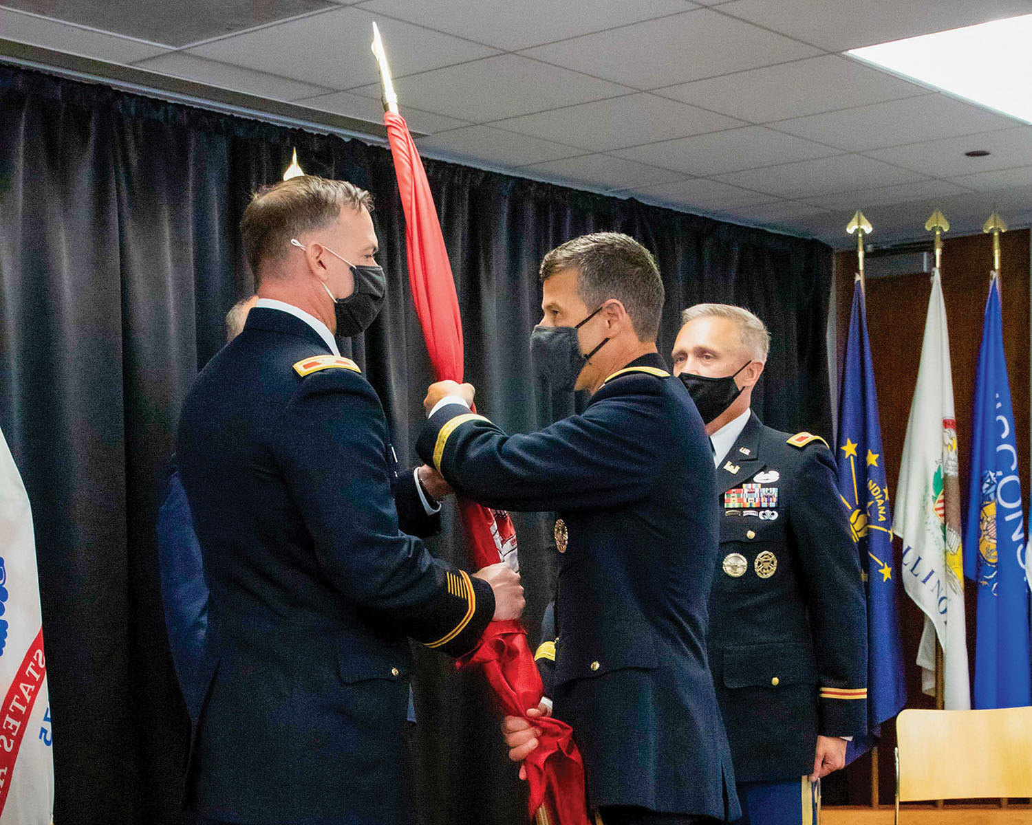 Col. Paul Culberson accepts command flag. (Photo by George Gonzalez, courtesy of Chicago Engineer District)