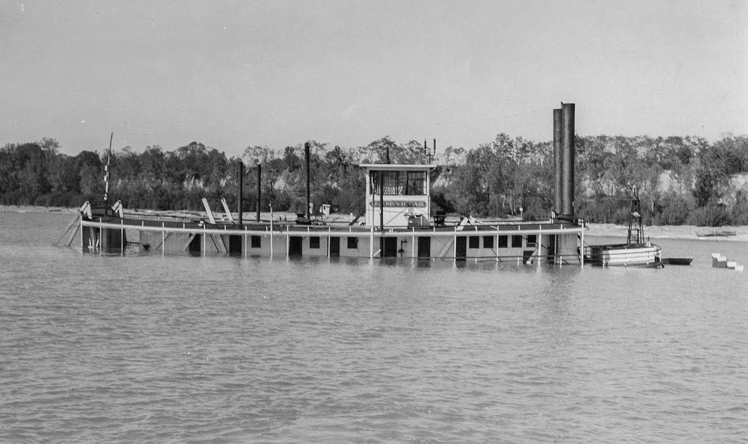 The steam towboat J.J. McViccar sunk near Paducah, Ky., in October 1941. (Keith Norrington collection)