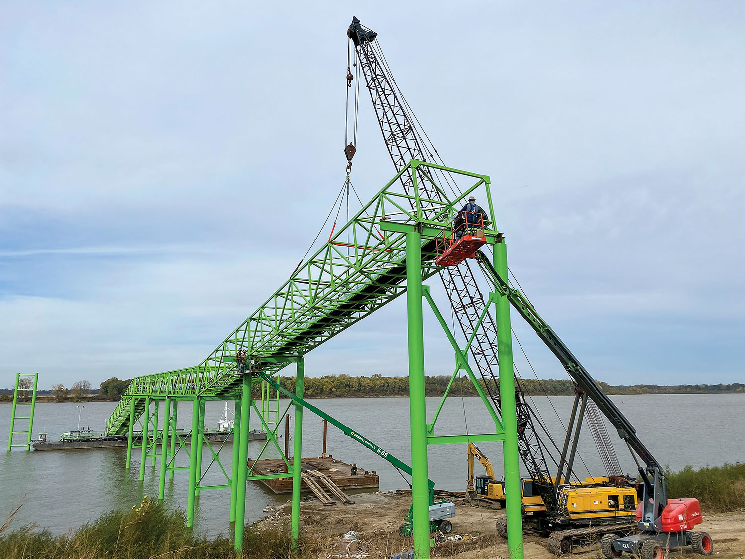 The bright green conveyor system stands out at Castlen Enterprises’ new terminal along the Ohio River in Owensboro, Ky. (Photo courtesy of Castlen Enterprises)