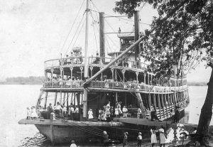 The well-known steamer Belle of Calhoun at a landing. (Keith Norrington collection)