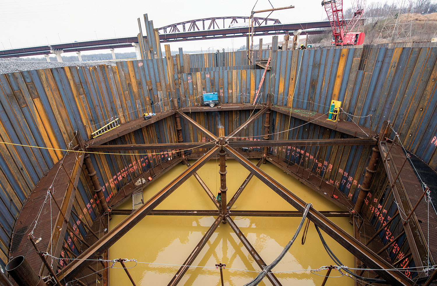 A Johnson Brothers work crew builds a cofferdam cell at the Kentucky Lock Addition Project.(Photo by Lee Roberts/Nashville Engineer District)