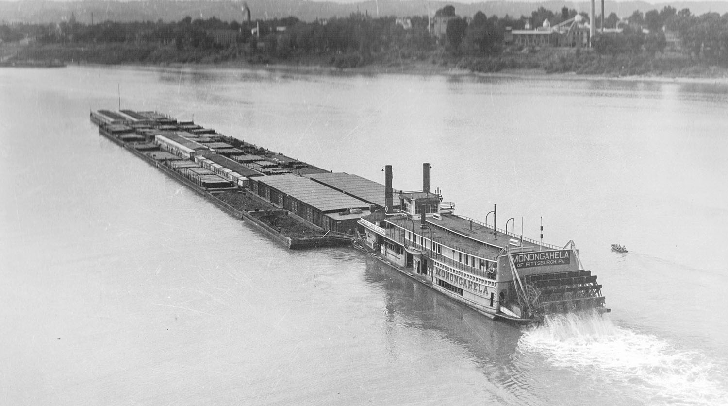 The steamer Monongahela downbound on the Ohio River in 1939. (Keith Norrington collection)