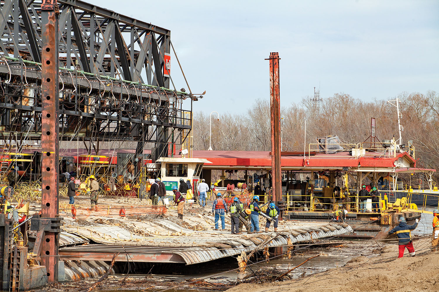 Crew members aboard the Corps of Engineers’ Mat Sinking Unit prepare to begin laying a protective blanket of concrete squares on the Mississippi River bottom near St. Gabriel, La. (Photo by Frank McCormack)