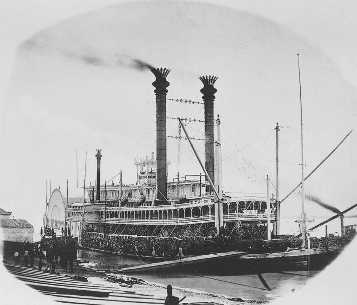 The famous sidewheeler J.M. White at a Mississippi River landing. (Keith Norrington collection)