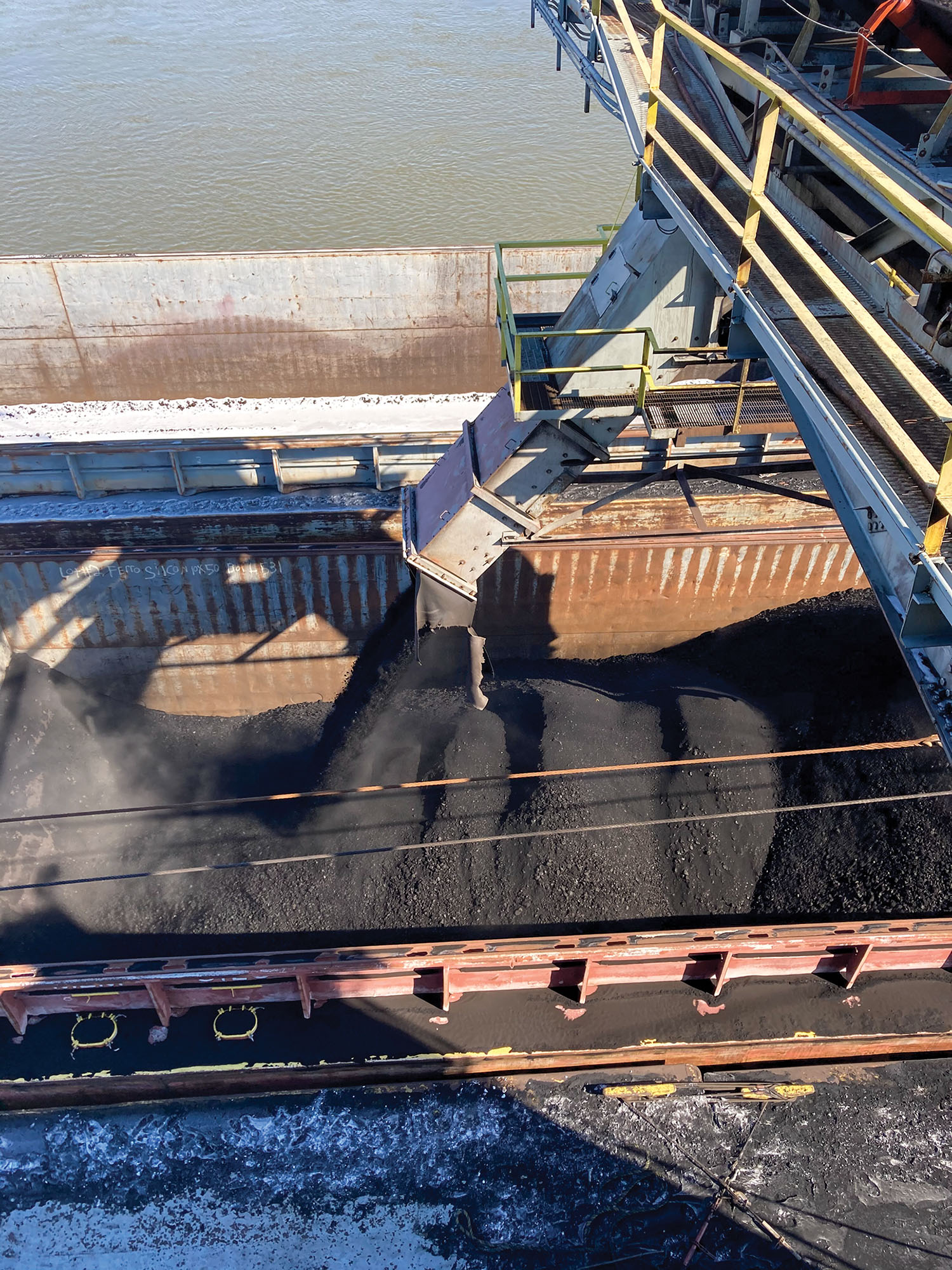 Powder River Basin coal is loaded into a barge at the Hall Street Terminal. (Photo courtesy of ACBL)