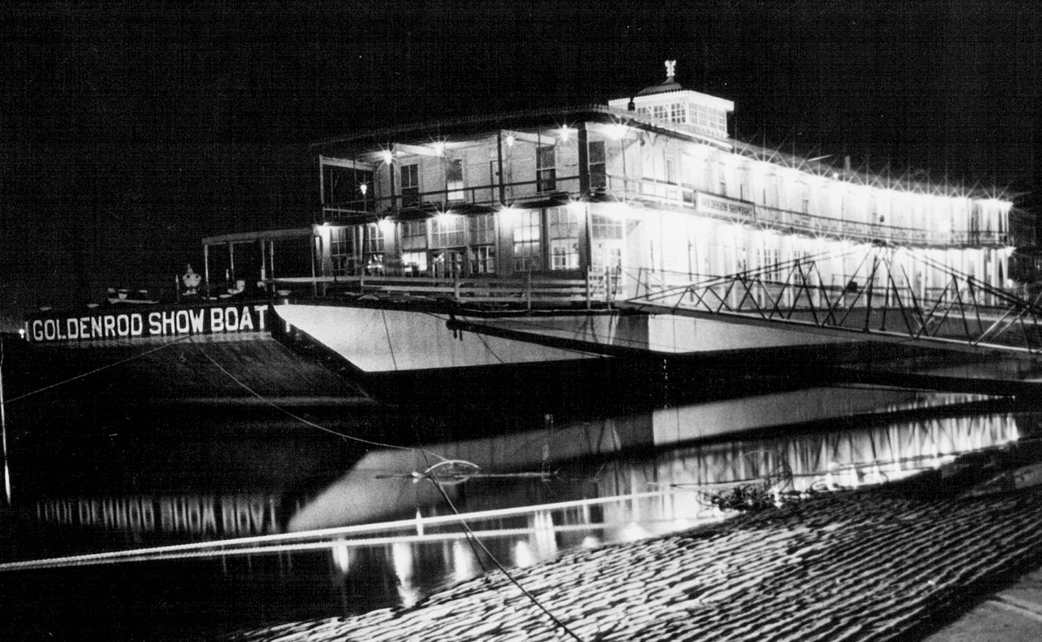 Restored after a fire, the Goldenrod Showboat lights up the levee in 1968 at St. Louis. (Keith Norrington collection)
