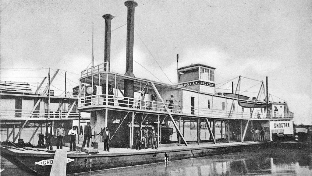 The steamer Choctaw, built in 1899, at a Yazoo River landing. (Keith Norrington collection)
