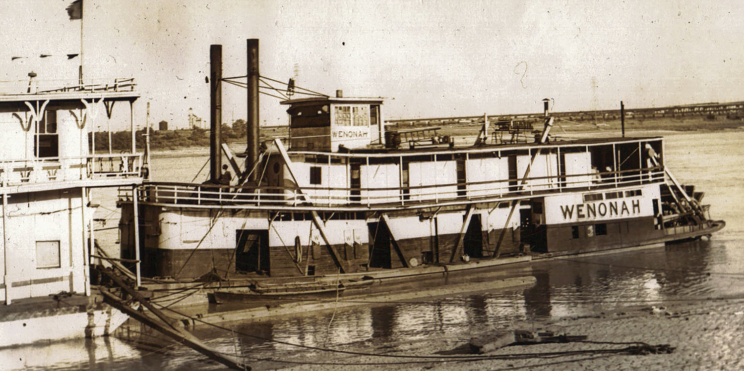 The retired steam towboat Wenonah at St. Louis with the Goldenrod Showboat. (Keith Norrington collection)